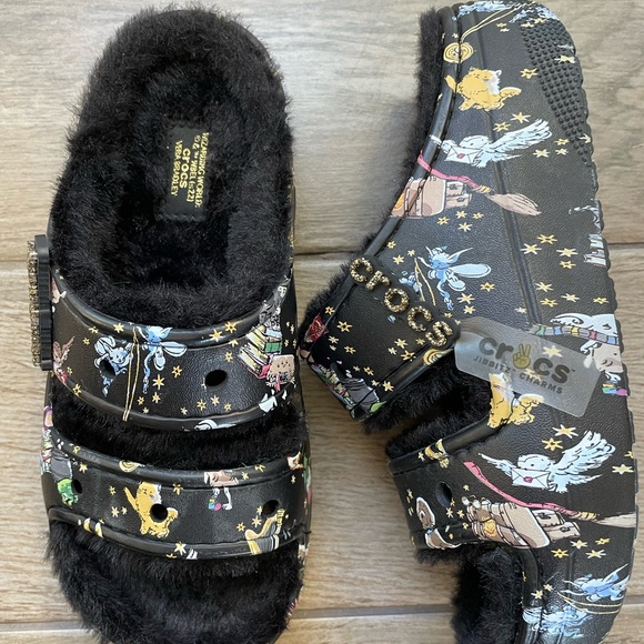 Crocs x Harry Potter x Vera Bradley Cozy fur lined sandals - Picture 9 of 10
